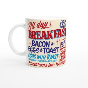 Caneca de cerâmica branca de 11 onças - com tipografia do menu de café da manhã do UK Cafe Monocromático retrô