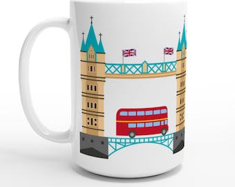 Weiße 15-Unzen-Keramiktasse - mit der Tower Bridge und dem klassischen roten Routemaster-Bus-Design