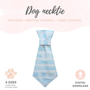 Pode incluir: Uma gravata borboleta azul clara para cães com listras brancas e detalhes de pegadas. A imagem inclui o texto "Dog necktie" e "PATTERNS + WRITTEN TUTORIAL + VIDEO TUTORIAL". Também mostra "5 SIZES" e "DIGITAL DOWNLOAD".