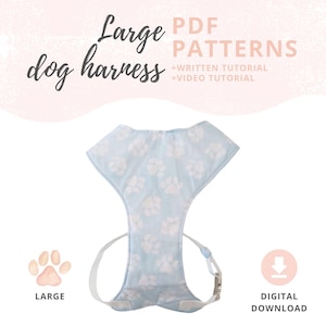 Puede incluir: Un arnés para perros azul claro con huellas de patas blancas. El arnés tiene correas blancas y una hebilla de metal. El texto de la imagen dice "Large dog harness" y "PDF Patterns + Written Tutorial + Video Tutorial". La imagen también incluye las palabras "Large" y "Digital Download".