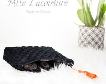 Petite pochette ou trousse en velours noir matelassé doublée s'un joli tissu viscose