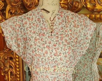 Vintage 40's Gray and Pink Daisy Floral Accordian Pleated Nylon Day Dress