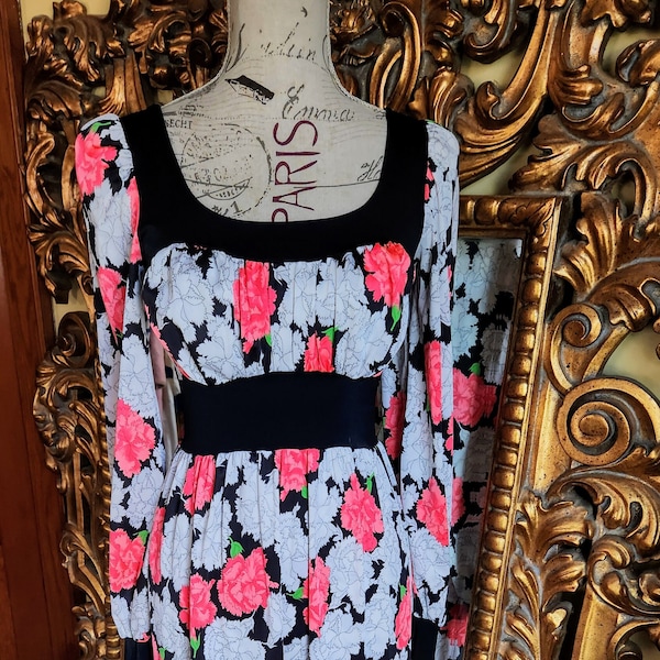 Vintae 60's Olgawear Gray and Pink & Black Floral Peasant Style Lounge Dress