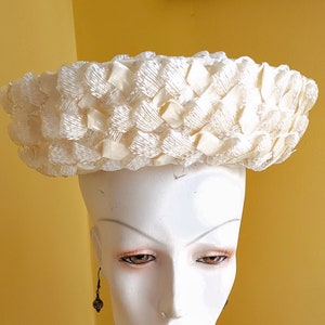 Vintage 60&#39;s Beresford White Raffia Bumper Hat