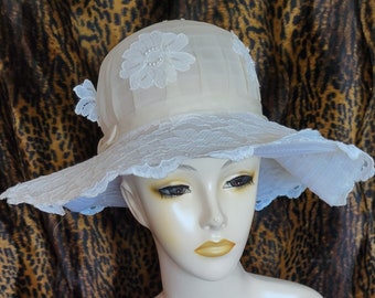 Vintage 70er Jahre Schnörkel weiße Spitze Floppy Braut Bild Hut mit Perlen und Applikation
