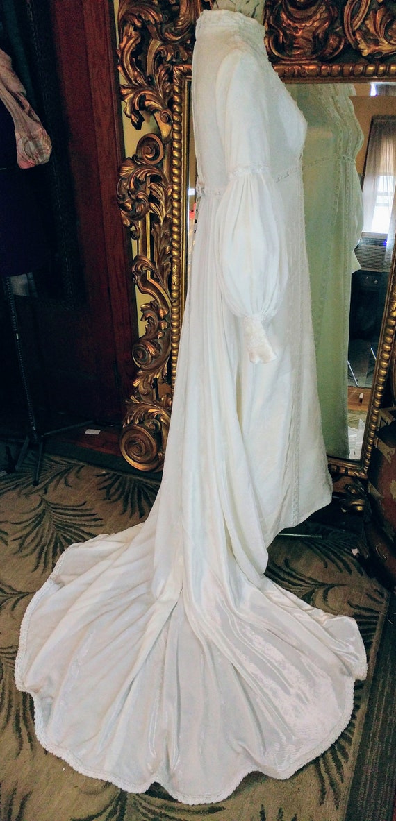 Vintage 70 's White Velvet Wedding Gown with Pear… - image 3