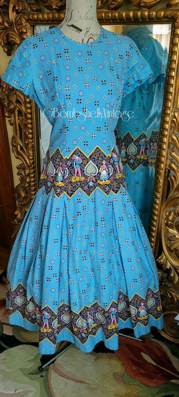 Vintage 50's Blue Cotton Folk Novelty Print Drop W