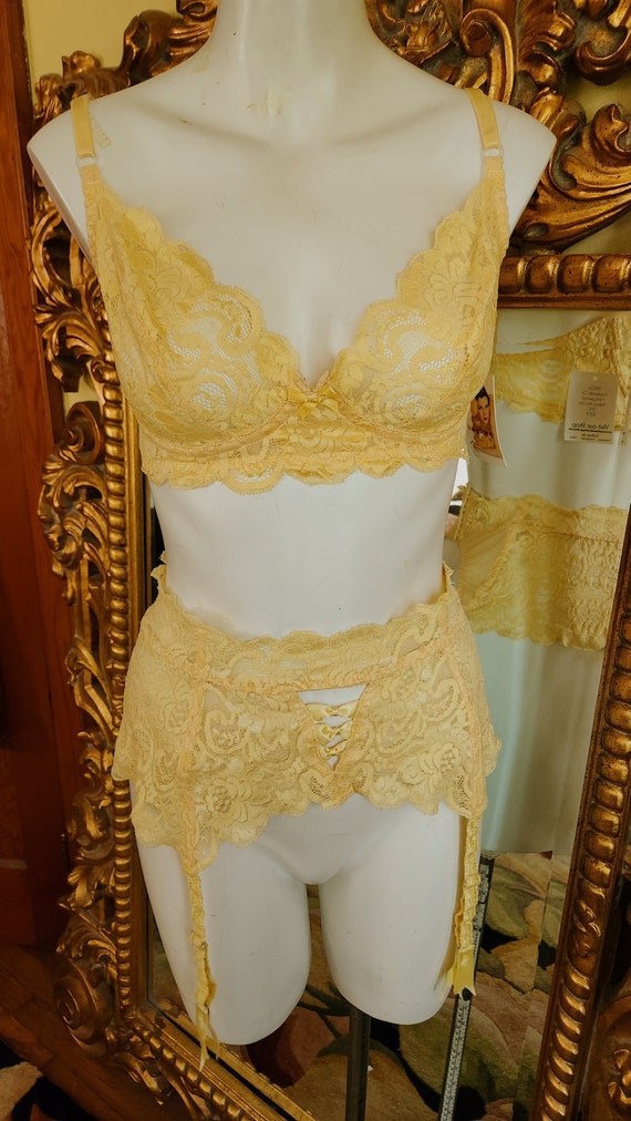 Vintage 90's Fredericks of Hollywood Yellow Lace B