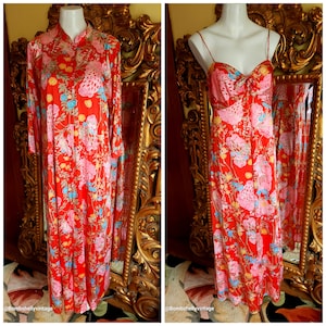 Vintage 70&#39;s Vanity Fair Long Red & Pink Asian Floral Robe Nightgown and Panty Set