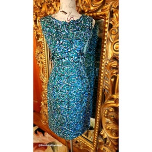 Vestido vintage de seda con estampado floral abstracto en azul y verde de los años 50