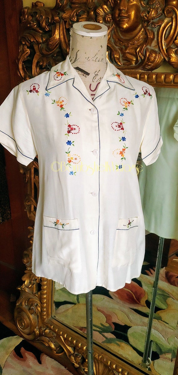Vintage 40's White Embroidered Blouse with Hip Poc