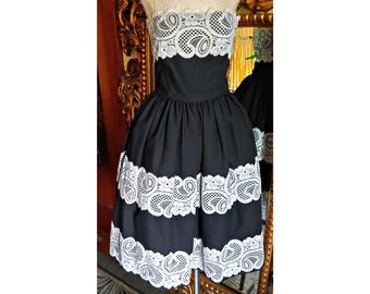 Vestido vintage Adele Simpson Nieman Marcus sem alças preto e branco com ajuste e flare