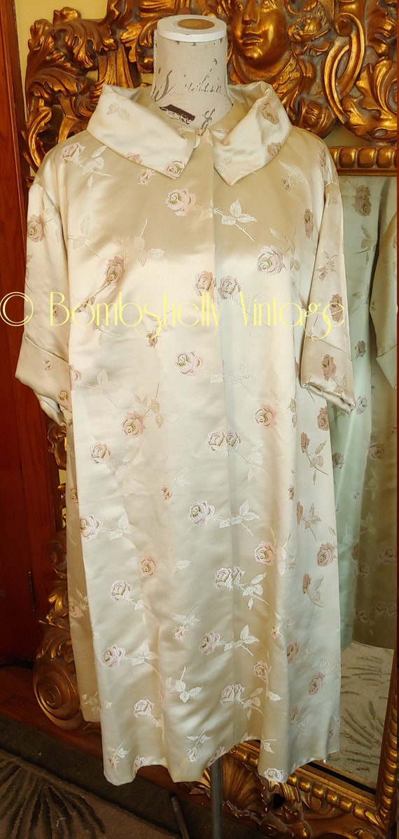 Gorgeous Vintage 50's Ivory Silk Coat with Pink Ro
