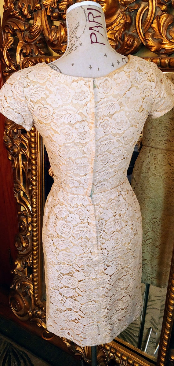 Vintage 50's Beige Lace Wiggle Dress with Satin F… - image 4