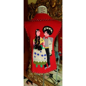 Colete suéter vintage de arte popular estilo mexicano com colagem vermelha dos anos 60