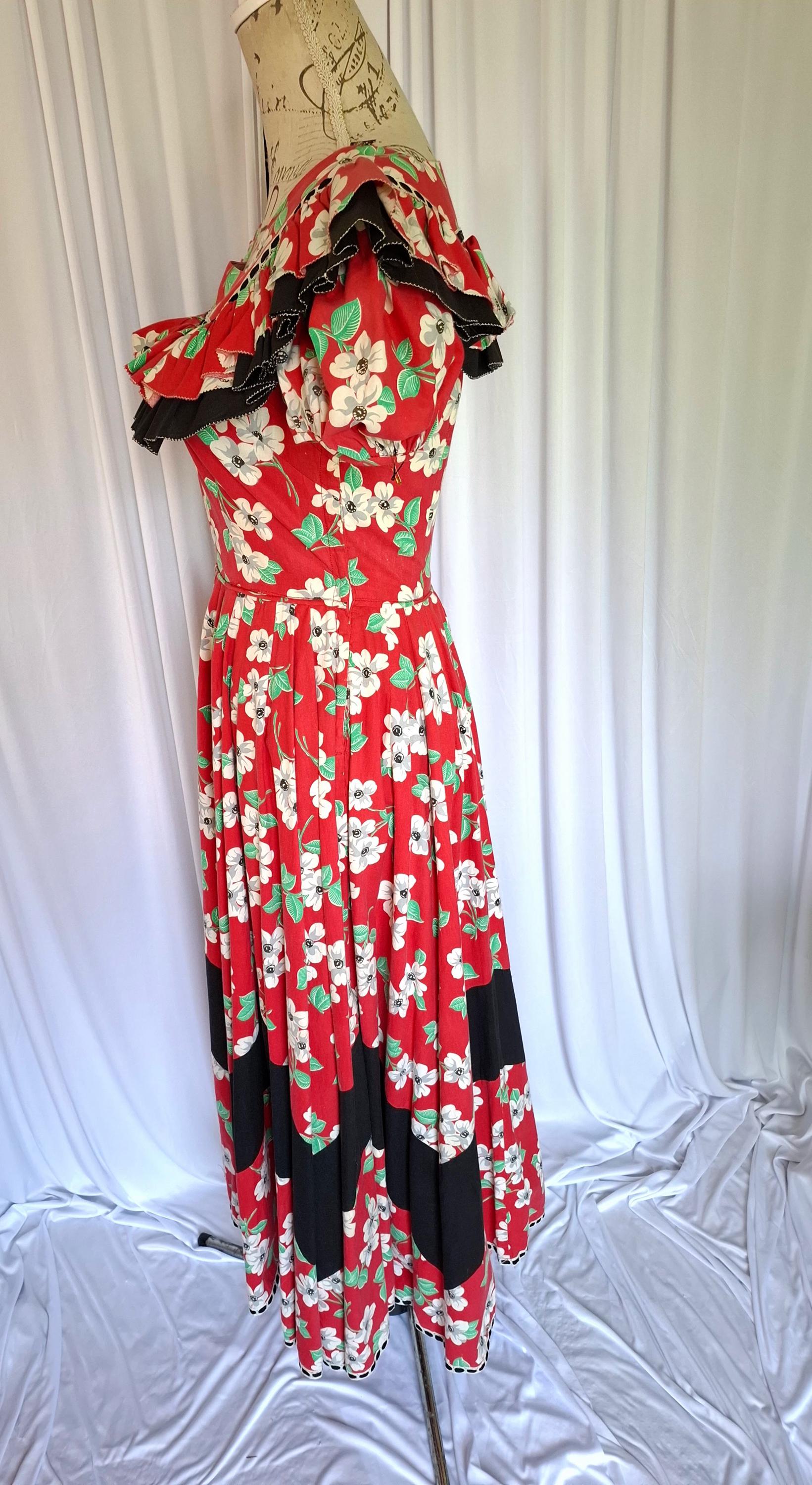 Vintage 1940s Donnell's of Denver Red Dogwood Print Cotton Square