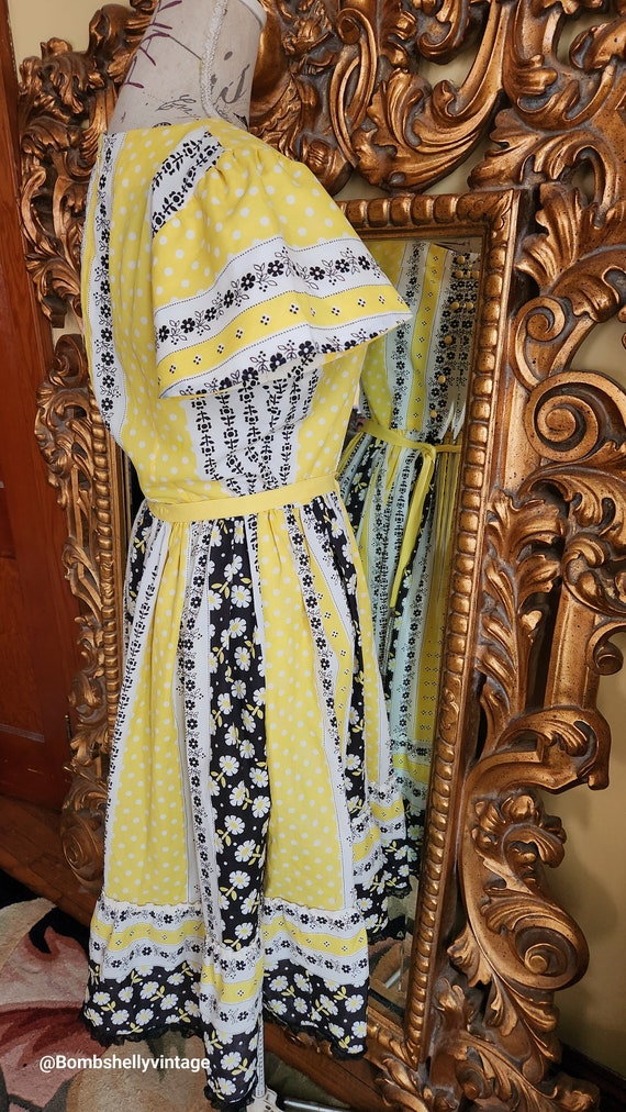 Vintage 70's Yellow and Black Daisy Print Dress - image 4