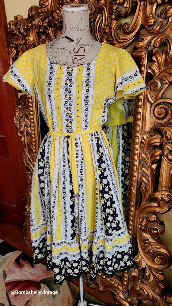 Vintage 70's Yellow and Black Daisy Print Dress