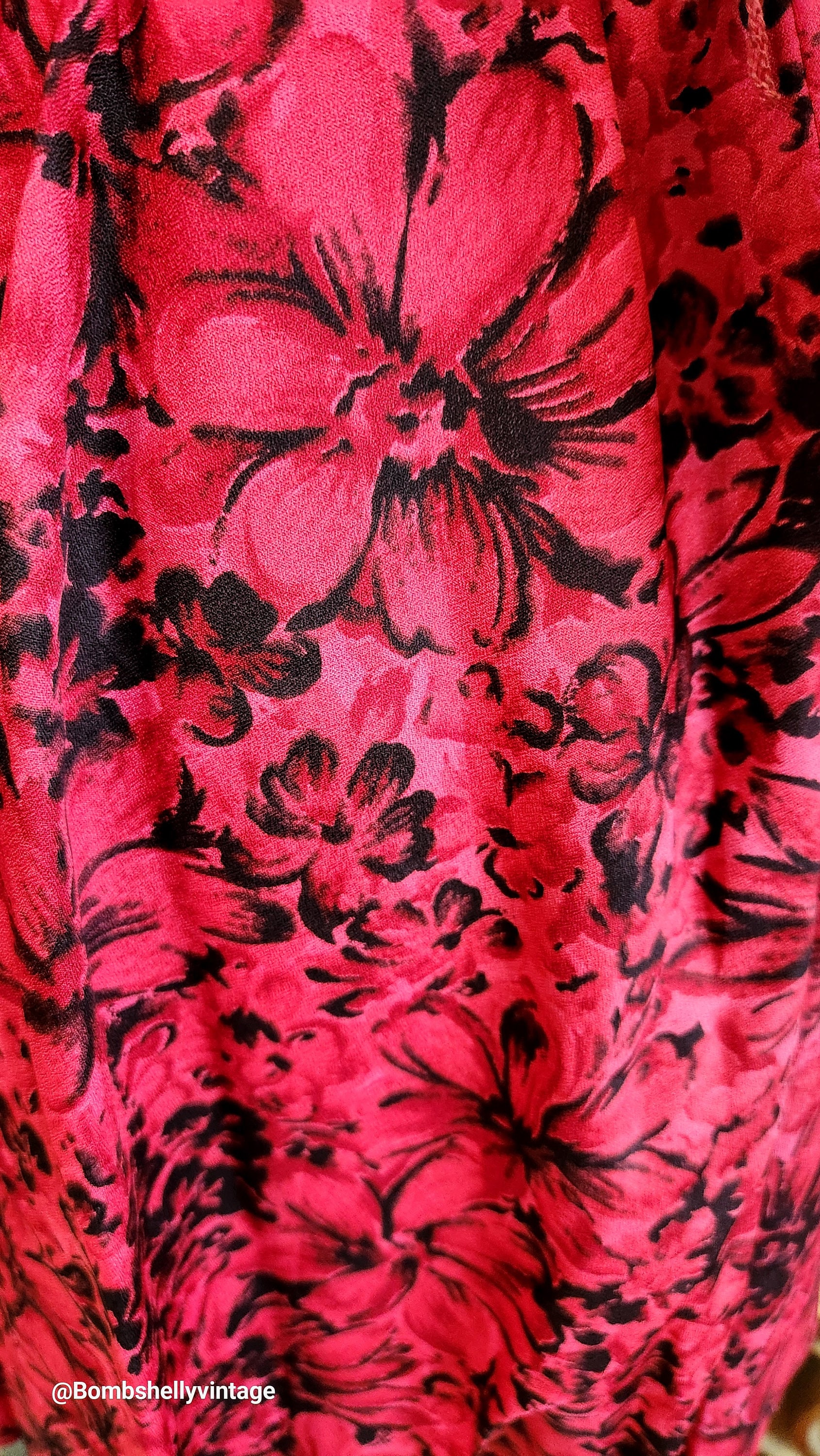 ヴィンテージ 50 年代 赤と黒の花柄ペプラム ドレス - Etsy 日本