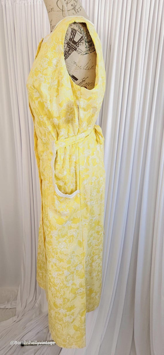 slim fit dress slacks Size 12 Lilly Pulitzer White/Gold Dress main image 1