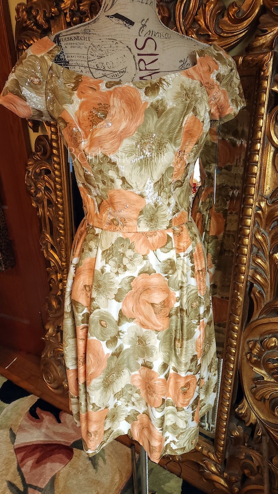 Vintage 50's Peach and Green Floral Sequin Wiggle… - image 1