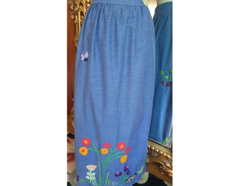 Falda larga vintage de los años 70 bordada: estilo bohemio hippie azul claro.