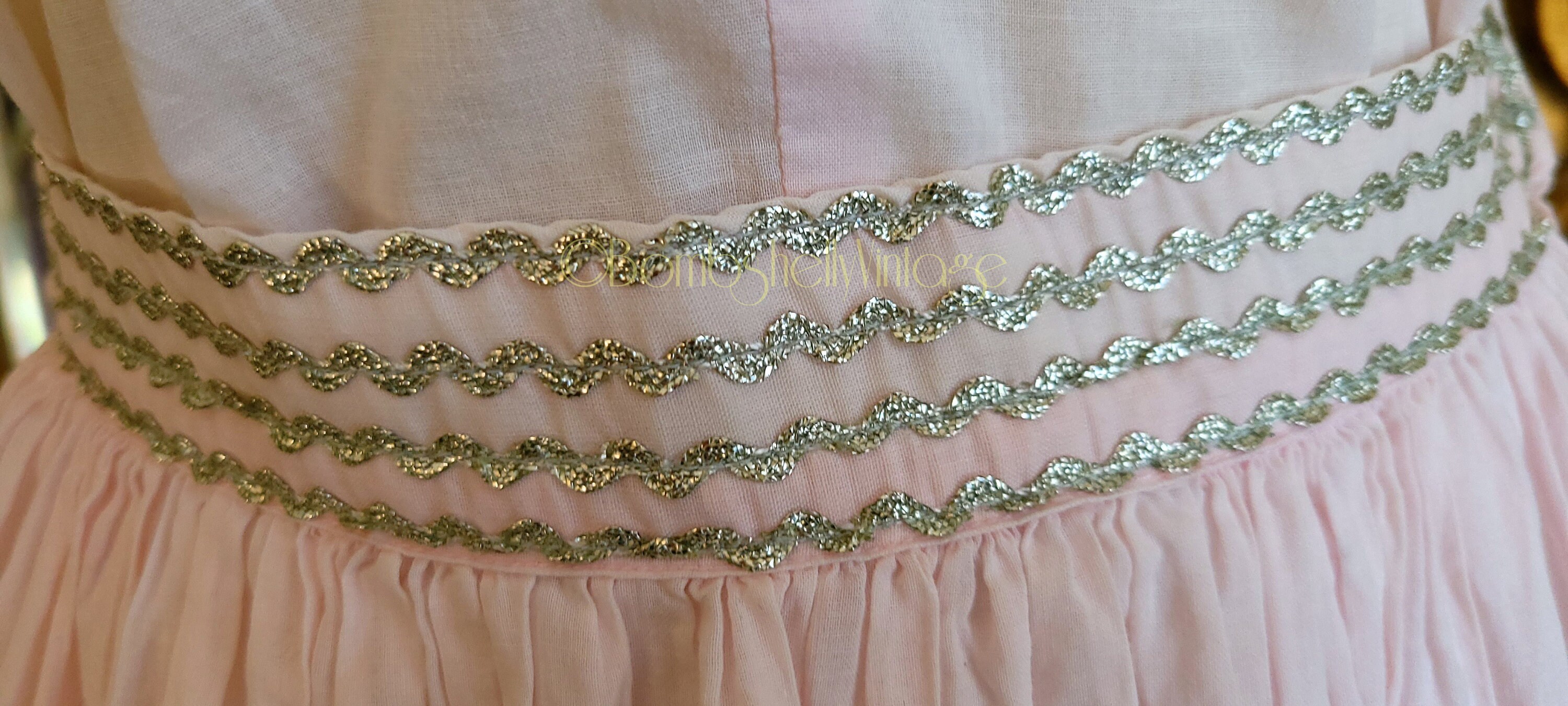 Vintage 50's Thunderbird Pink and Silver Rockabilly Patio Vintage 50's Thunderbird Pink and Silver Rockabilly Patio
