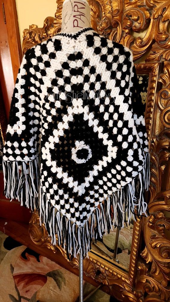 Vintage 60's Black and White Hand Crochet Granny … - image 3