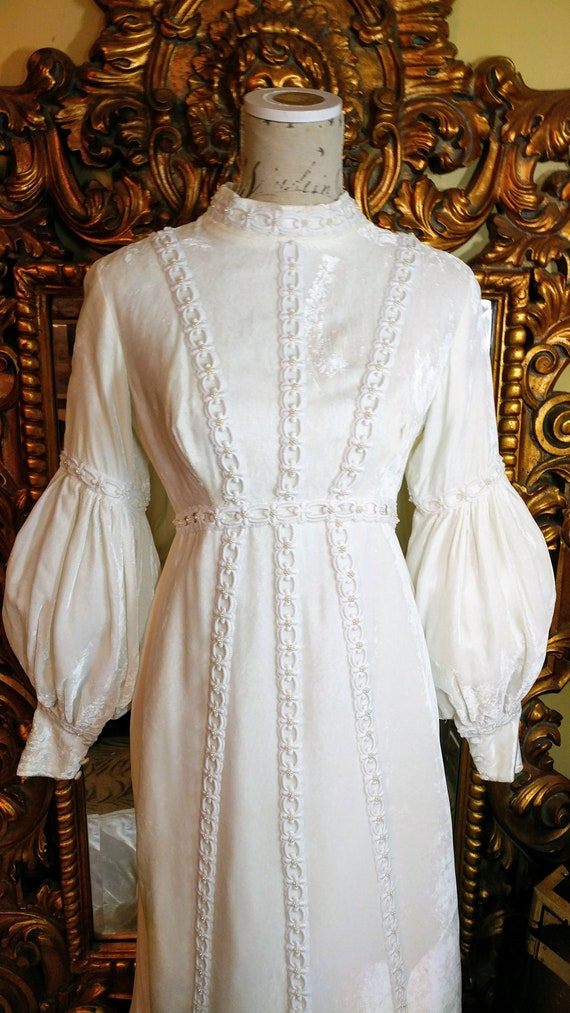 Vintage 70 's White Velvet Wedding Gown with Pear… - image 2