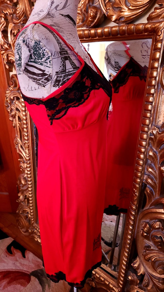 Vintage 60's Dorsay Red and Black Dress Slip - image 4