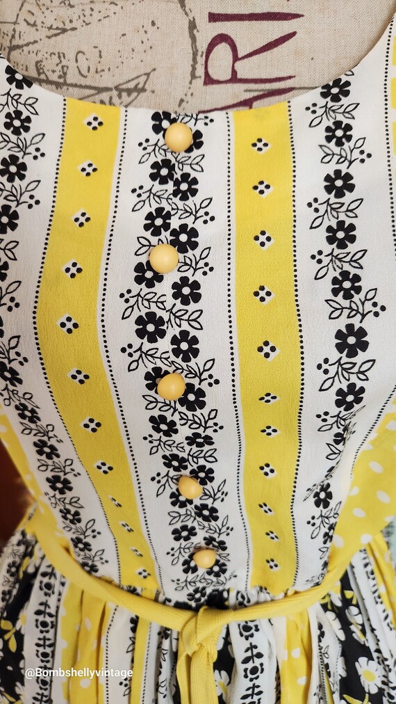 Vintage 70's Yellow and Black Daisy Print Dress - image 8