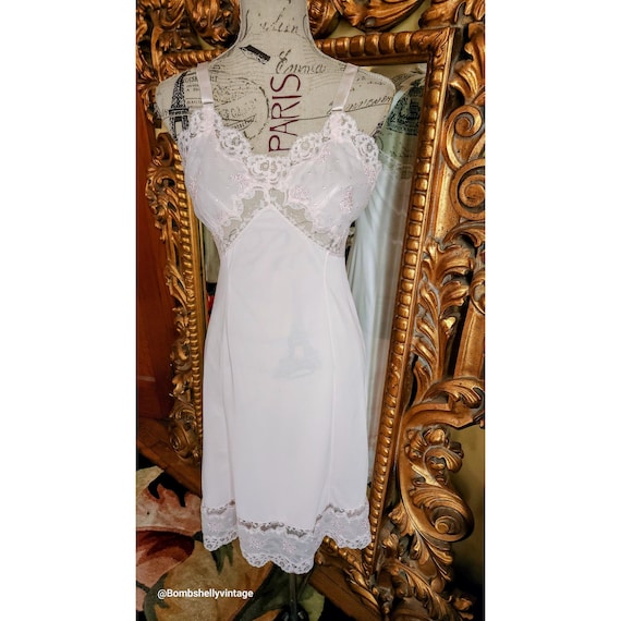 Vintage Wonder Maid Molded Magic Light Pink Dress Slip With