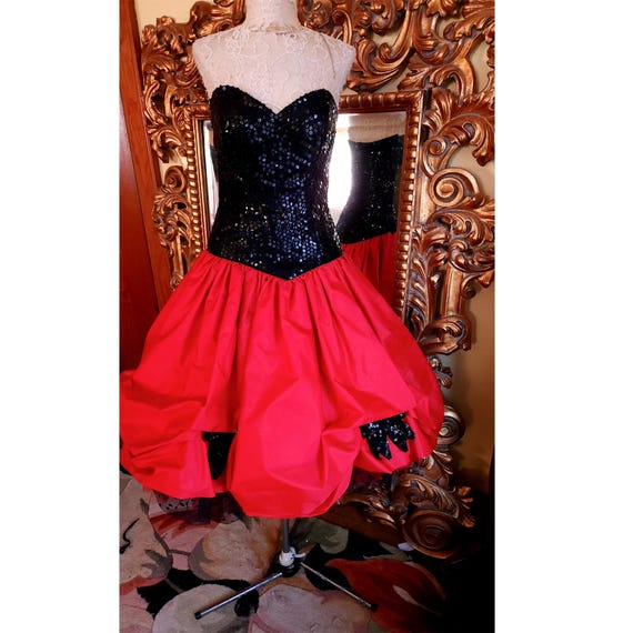 red and black themed party dress Vintage Black and Red Victorian Gothic Masquerade Plus Size Keyhole High Neck Long Sleeve Evening Party Dress from Dhgate Evening Dresses
