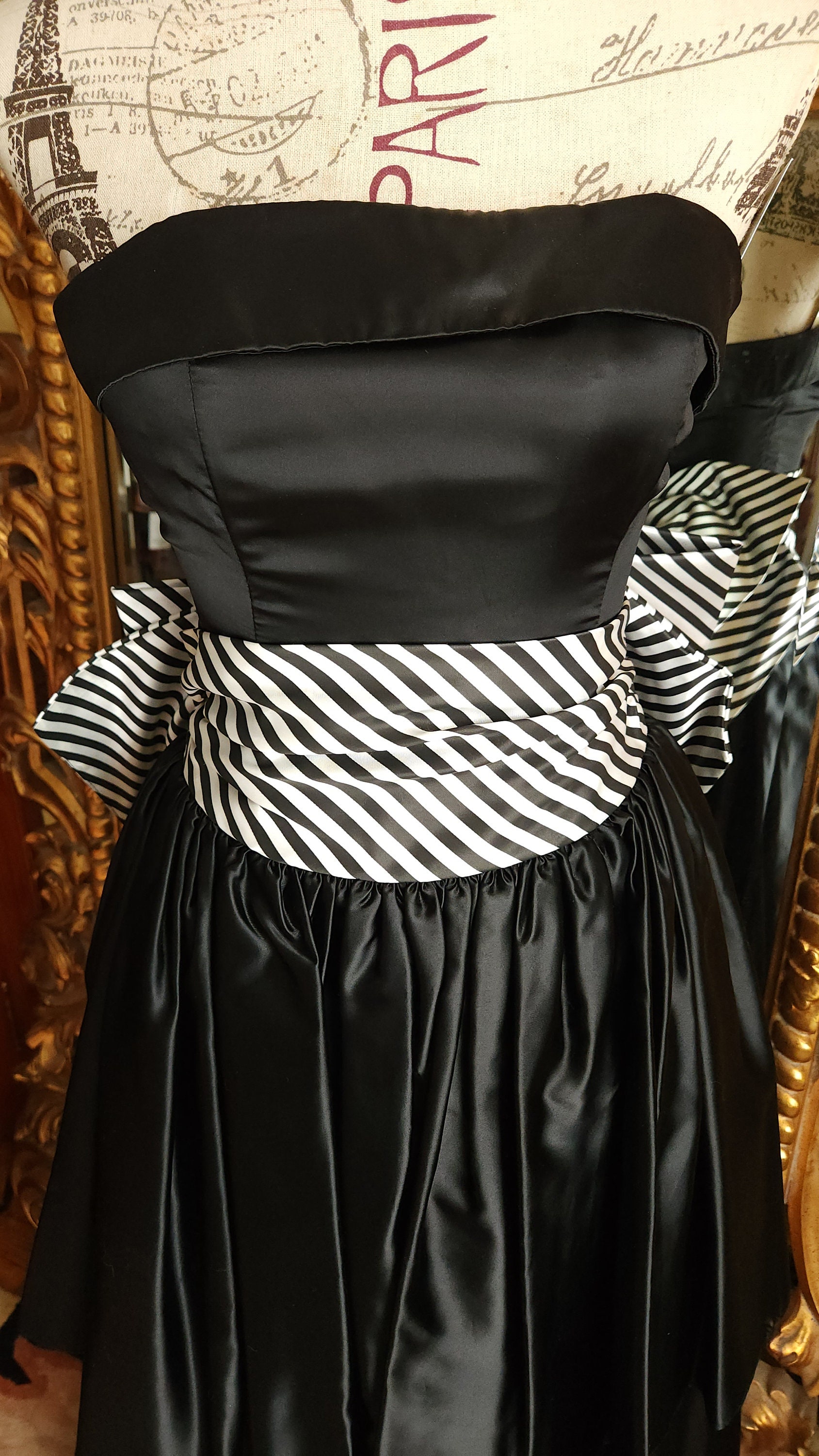 I miss my Gunne Sax dresses.😔 1978 Seventeen Magazine, image size:1689x3000