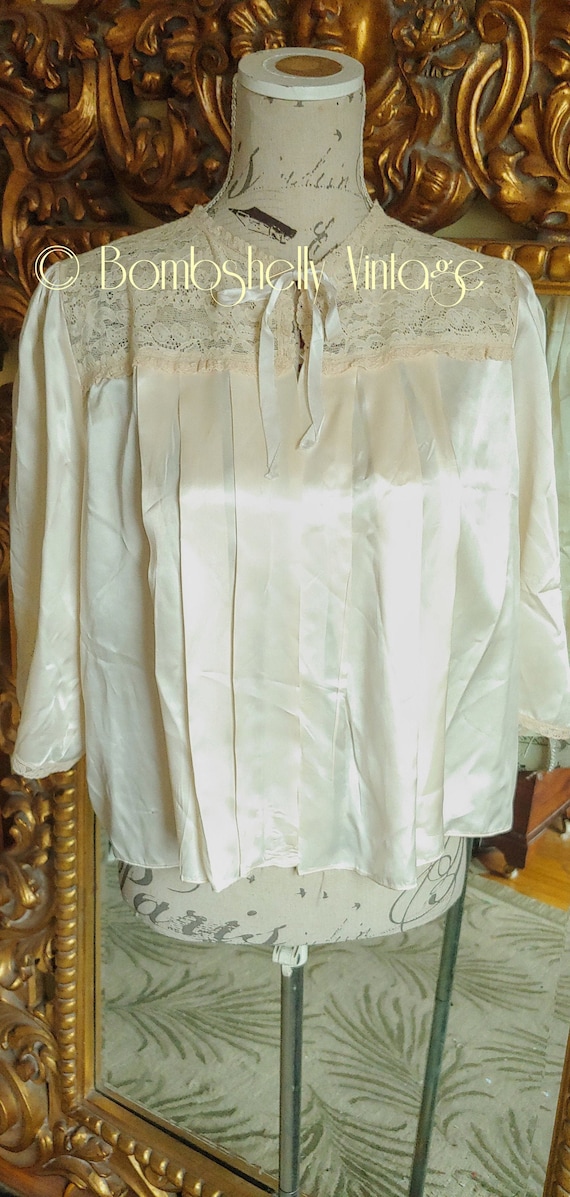 Vintage 40's White Silk and Lace Pleated Bed Jacke