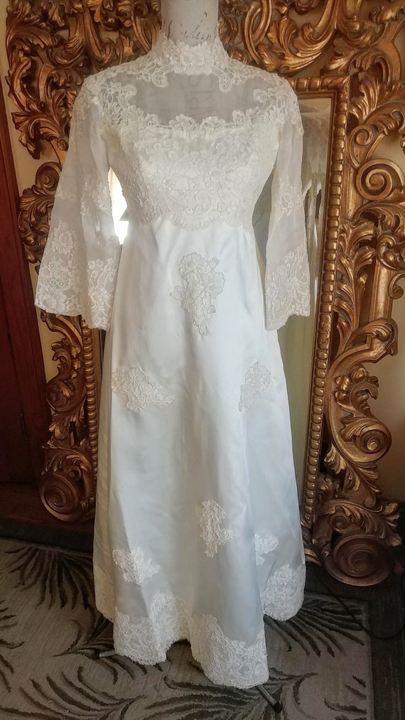 Vintage Satin Wedding Dresses with Sleeves