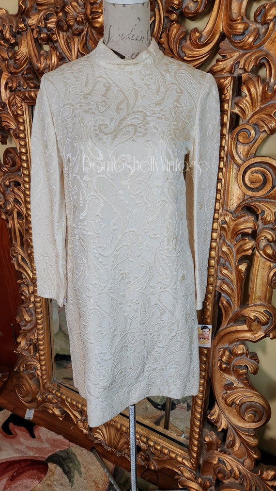 Vintage 60's Mod White Brocade Paisley Mini Shift 