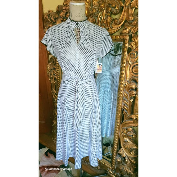 green emerald velvet dress Vintage Leslie Fay Lord & Taylor Dress – Seventh Row main image 0