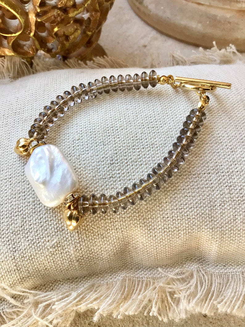 Bracelet en perles de quartz fumés et perle deau douce blanche très chic afbeelding 3