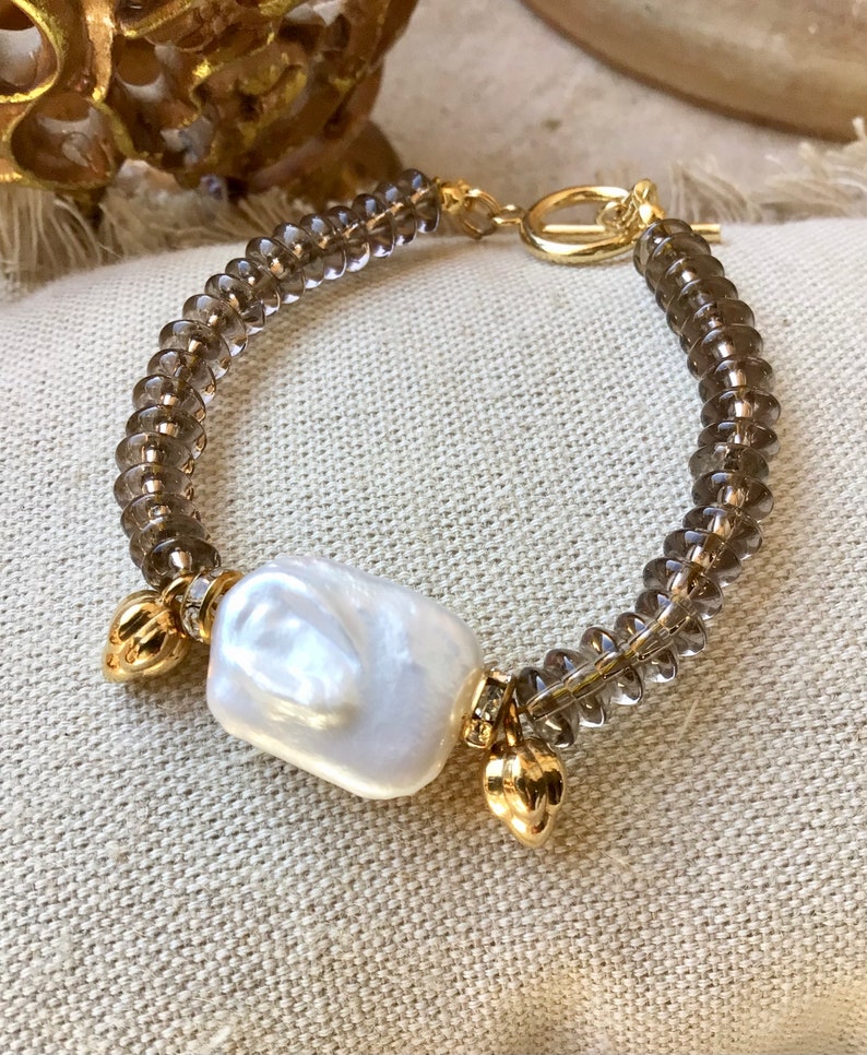 Bracelet en perles de quartz fumés et perle deau douce blanche très chic afbeelding 1