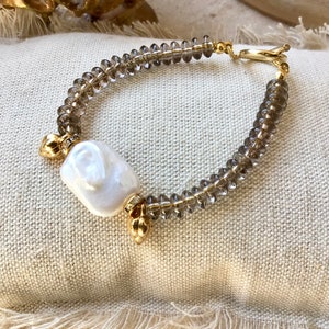 Bracelet en perles de quartz fumés et perle deau douce blanche très chic afbeelding 5