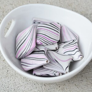 35mm Beads, Large Acrylic Beads, Twisted Diamond Acrylic Beads, Striped Acrylic Beads, Twisted Acrylic Beads, Striped Acrylic Focal Beads