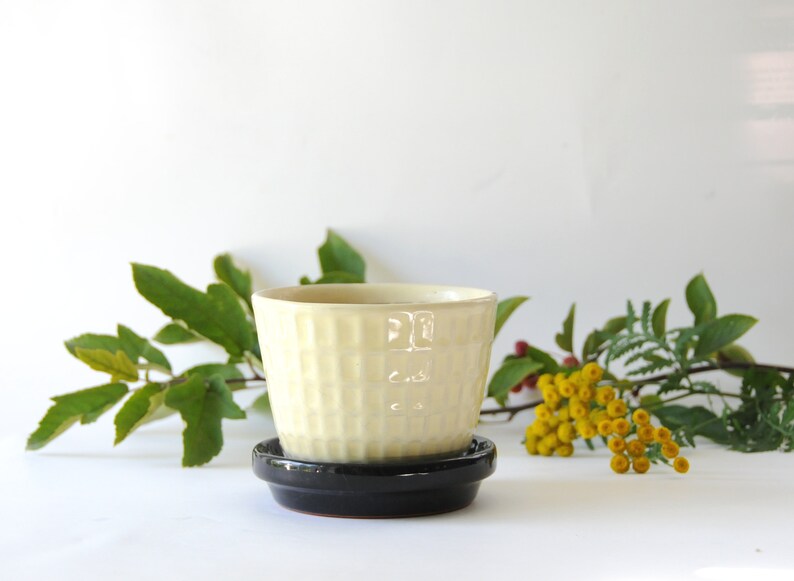A Swedish classic Gunilla planter by Bertil Nilsson 1950s Plant pot Scandinavian Retro. Upsala Ekeby modernist planter