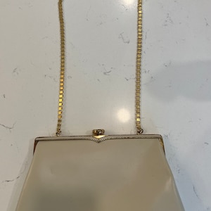 Bolso de mano blanco crema vintage Coblentz Cierre de metal dorado Cadena de transporte, crema retro y oro Original Clutch / Bolso, estilo Mad Men, accesorio de 1960