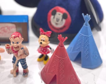 Vintage Toy Figurine Lot – Disney Hats, Howdy Doody, View Master
