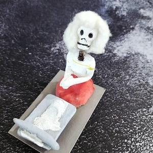 1970s Day of the Dead Clay Bobblehead Figurine Halloween Decor – Skeleton Kneading Dough – Hand-Painted Mexican Folk Art