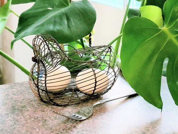 Small Wire Chicken Egg Basket, With 2 Ceramic Eggs 50s 60s Cottagecore  Country Farmhouse Decor -  Denmark