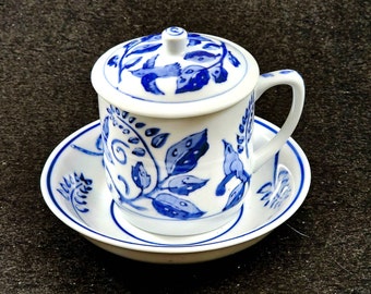 IDG Tea Mug With Lid & Saucer, Blue and White With Bird Design Wm Sonoma, Made In the 80s to 90s