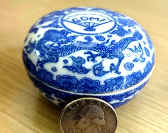Antique Small Japanese Trinket Box Blue White Dragon:  Porcelain Morimura Brothers Japan
