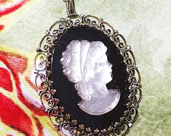 Vintage 40s Black & White Glass Mirror Cameo With Silver Tone Necklace